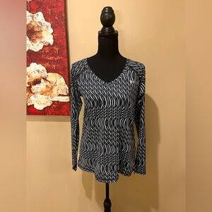 Under Armour Heat Gear base layer v-neck, long-sleeve Size: M